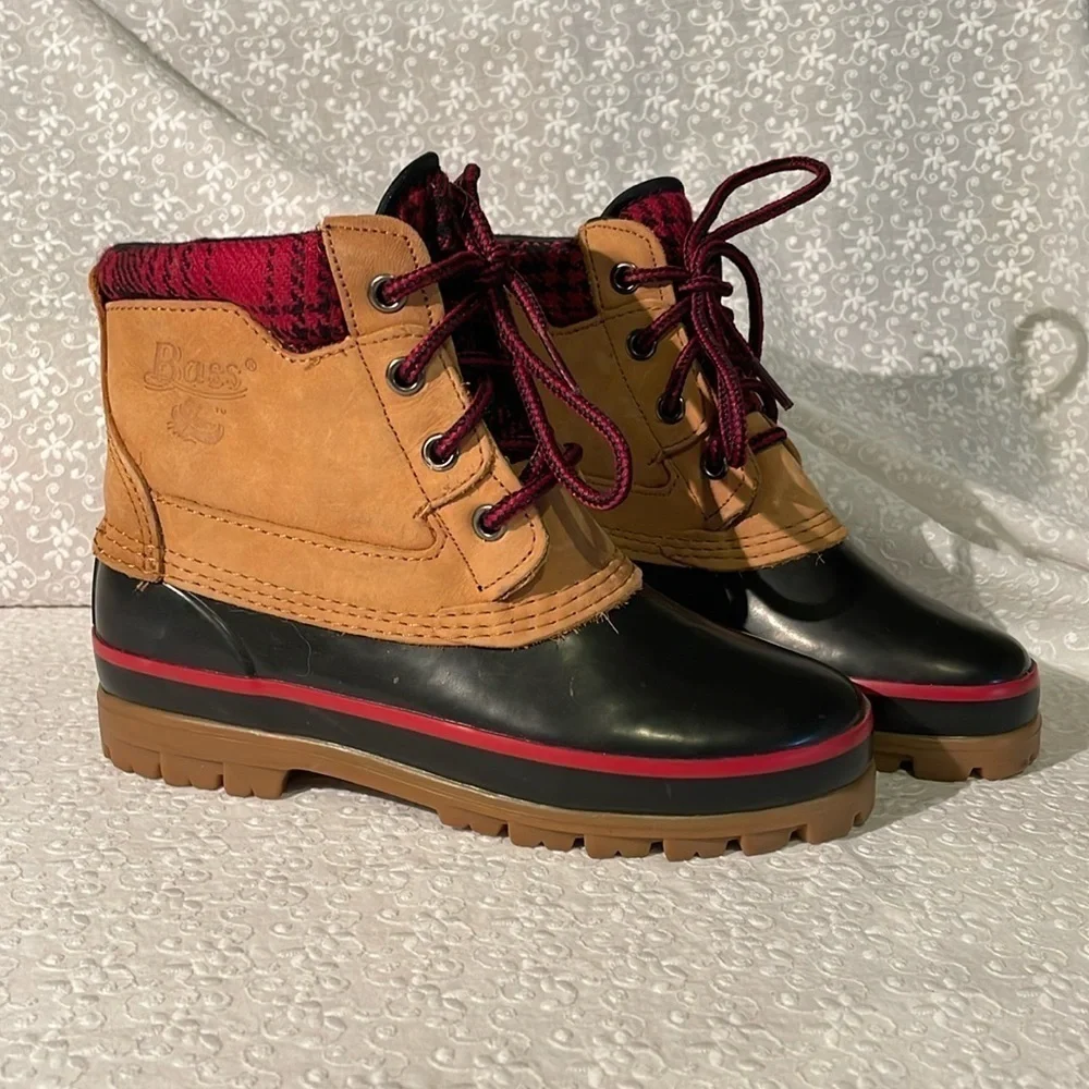 BASS Women’s Waterproof Duck Boots size 5 Thermolite